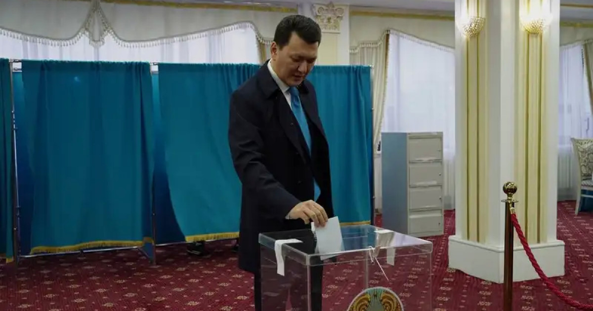 Мемлекеттік кеңесші Ерлан Қарин дауыс берді