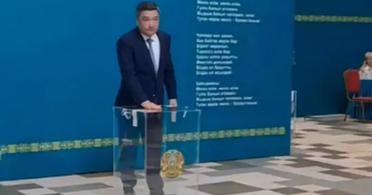 Премьер-Министр Олжас Бектенов референдумда дауыс берді