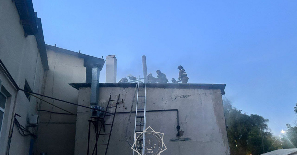 Таразда мейрамхана өртеніп, 90-ға жуық адам эвакуацияланды