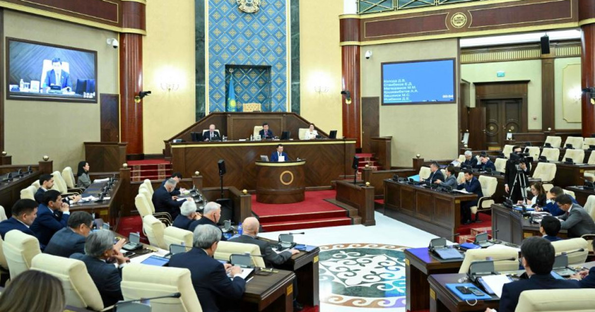 Бисер ағашы бар DIY сарқырамасы