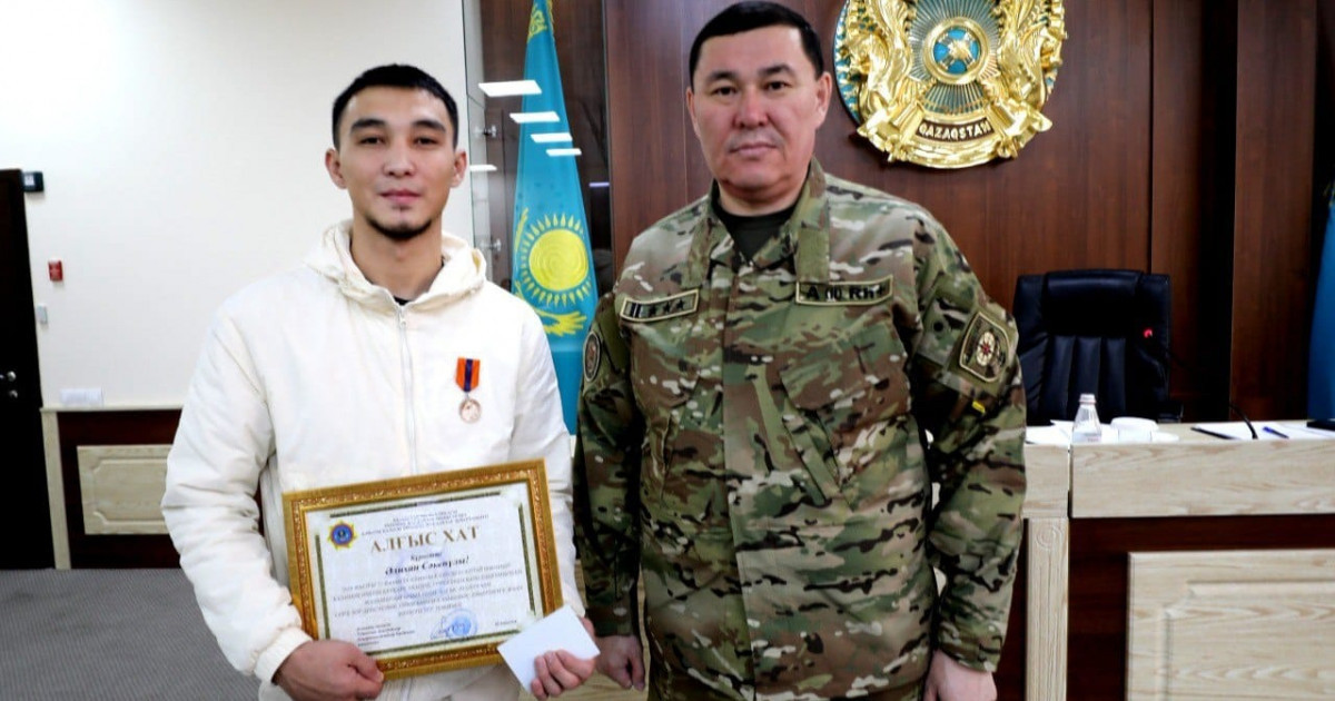 Алматыда суға батқан баланы құтқарған жігіт марапатталды