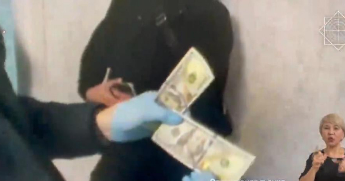 Алматыда жалған 100 долларлық купюраларды сатумен айналысқан адамдар тобы ұсталды