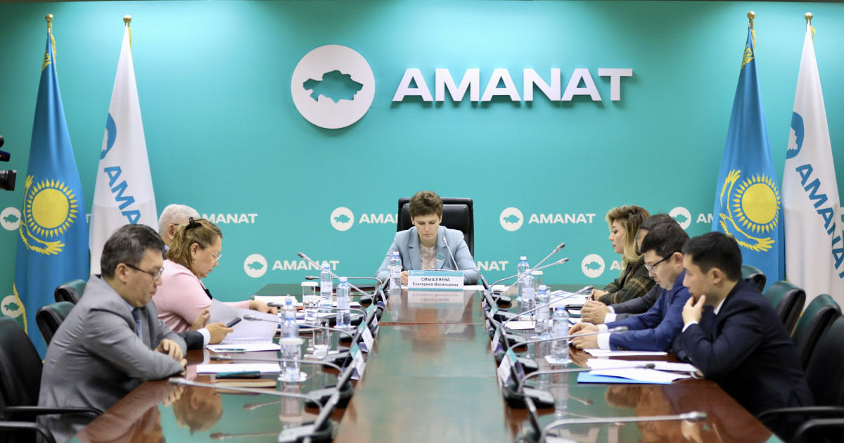 «AMANAT» партиясында қазақстандық өндірушілерді қолдау және бақылауды қайта қарау мәселесі талқыланды