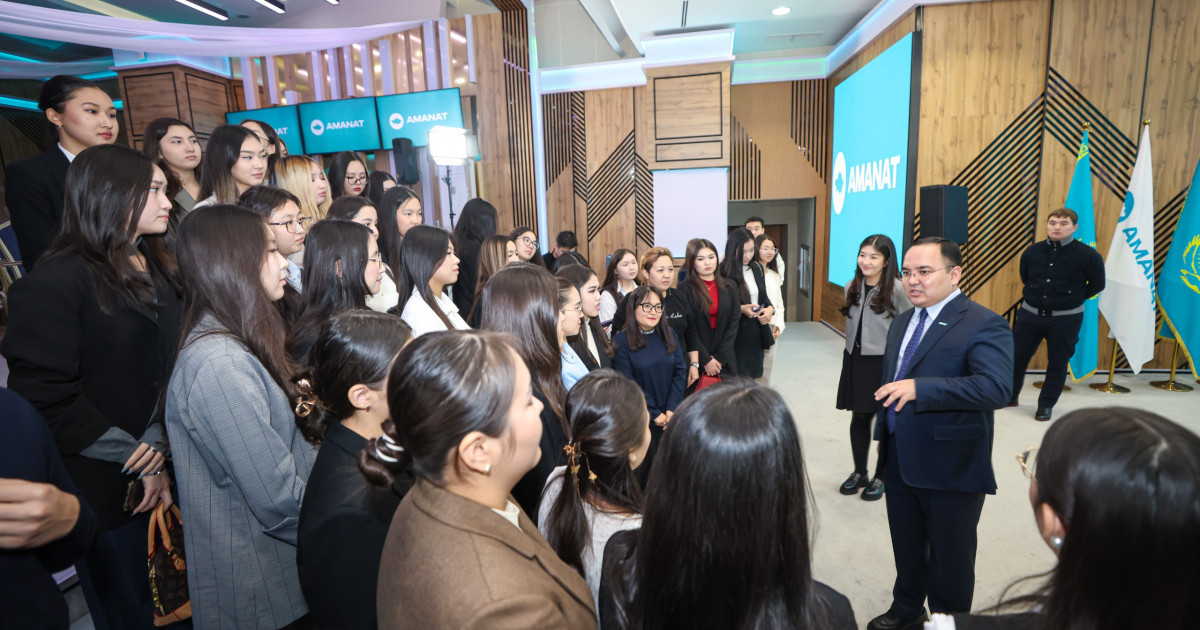 «AMANAT»: Студенттерге жоғары оқу орнынан тек қана диплом алып шығу аздық етеді