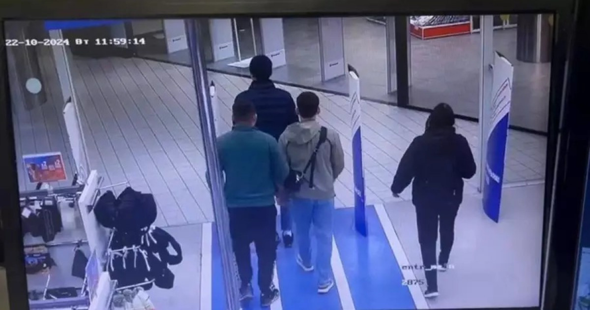 Жетілген қысқа шашты аққұбалар порно