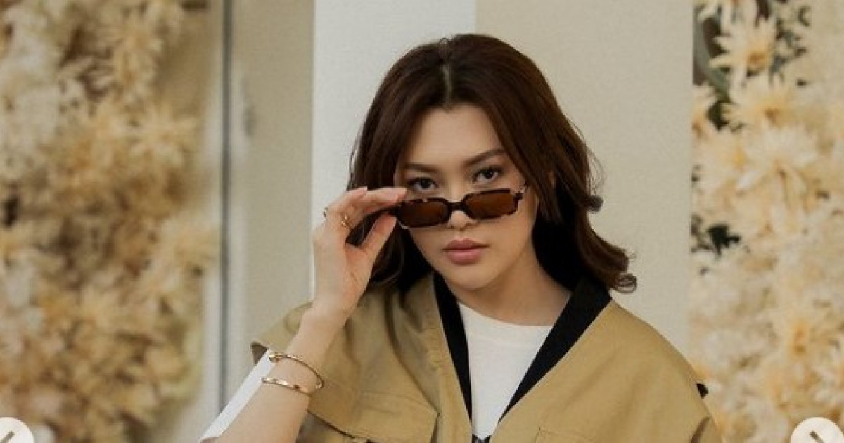 «Баршылық та, жоқшылық та – сынақ»: әнші Ерке Есмахан «сөмке емес, сауап жина» деген оқырманына жауап берді