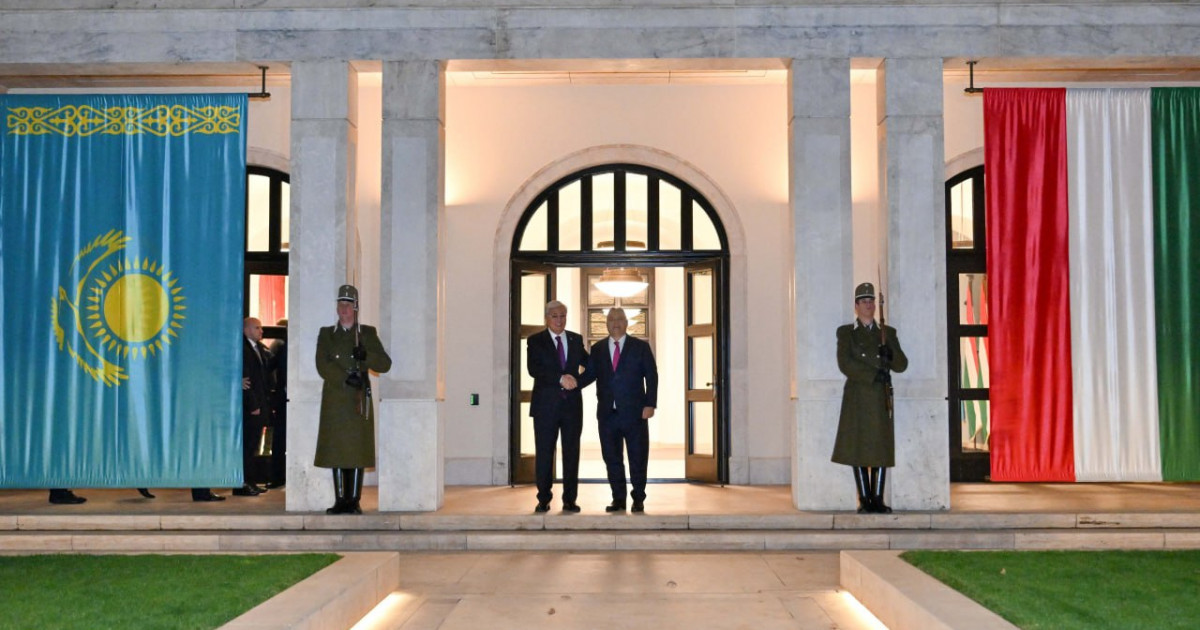 Президент Мажарстан Премьер-министрінің кеңсесі орналасқан ғимаратқа барды