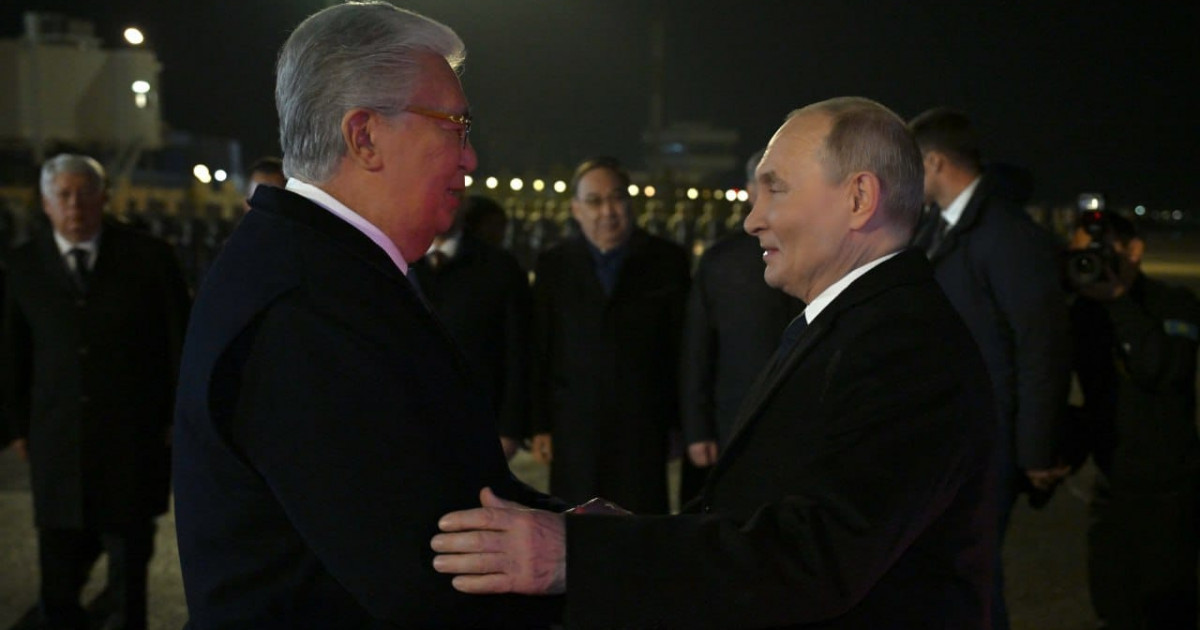 Қасым-Жомарт Тоқаев Владимир Путинді елорда әуежайынан қарсы алды