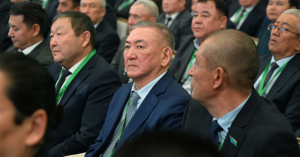 Мемлекеттік қызметкерлерге сыйақы беруге тыйым салуға негіз жоқ – Тоқаев