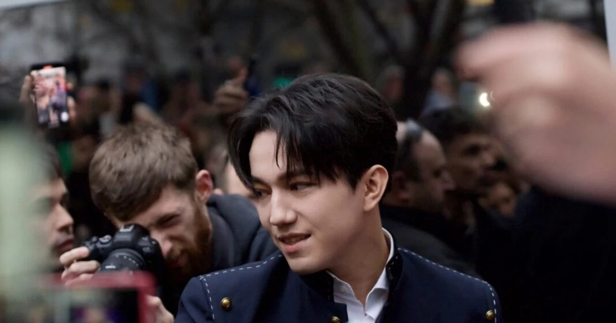 Мен кіммін сонша?! Димаш Құдайберген жанкүйеріне автограф беруден бас тартты