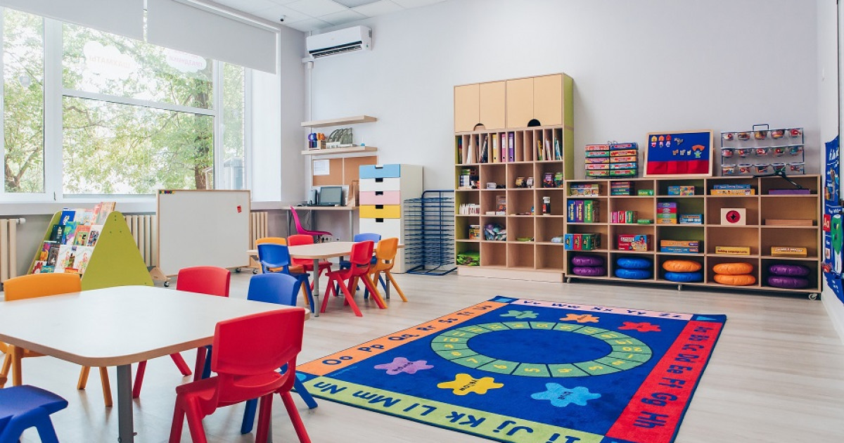 Семейде баланың басынан бірнеше рет ұрған тәрбиеші жұмыстан қуылды