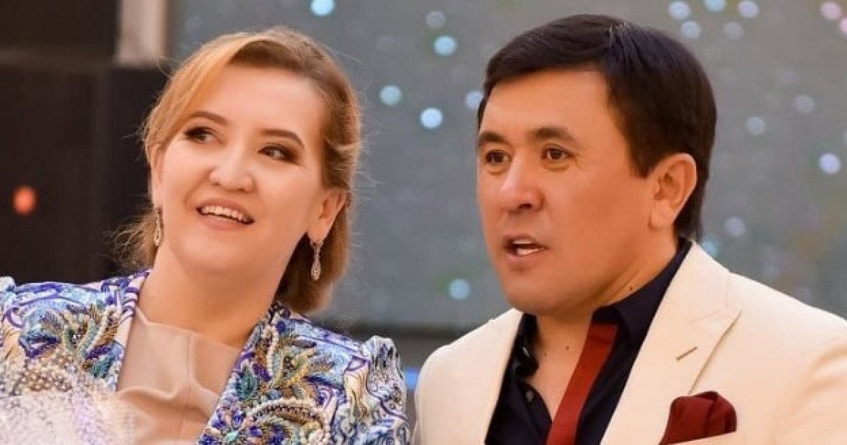 Ол әйелін порно шлюхаға айналдырады.