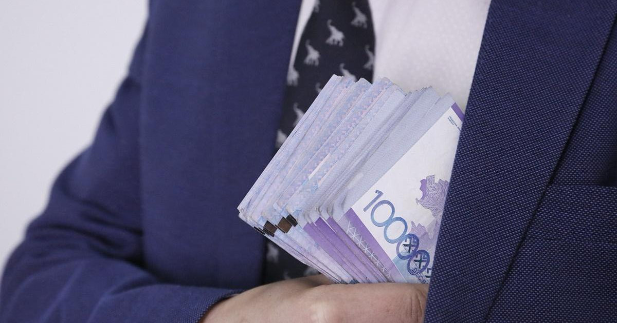 Шығыс Қазақстанда 5,8 миллион теңге жымқырған департамент қызметкерлері сотталды