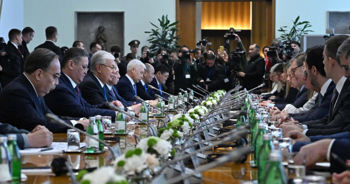 Тоқаев Александр Вучичпен кеңейтілген құрамда келіссөз жүргізді