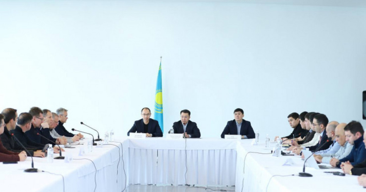 Ақтаудағы ұшақ апаты: Министр халықаралық сарапшылармен кеңес өткізді