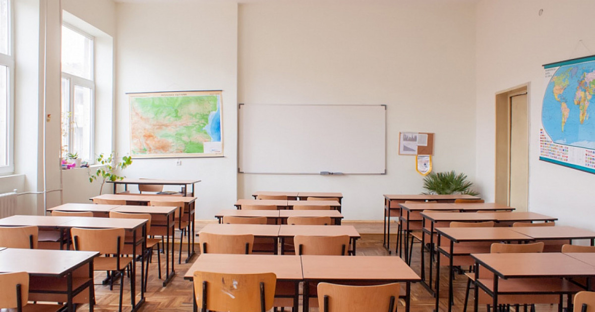 Елордада мектеп директорына жала жапқан мұғалімнен өтемақы өндірілді