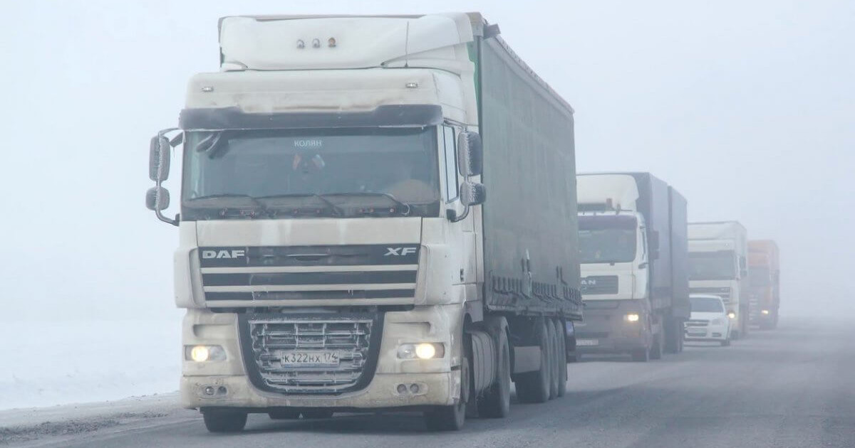 Қазақстан мен Ресейдің шекарасында 500-ге жуық жүк көлігі жиналып қалған