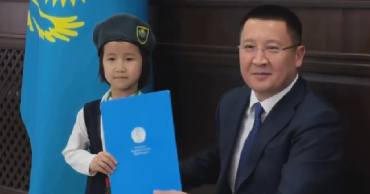 Мемлекет басшысы алты жасар әлем чемпионын құттықтады (видео)