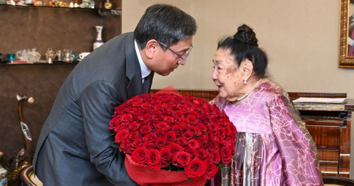 Мемлекет басшысы Бибігүл Төлегенованы мерейтойымен құттықтады