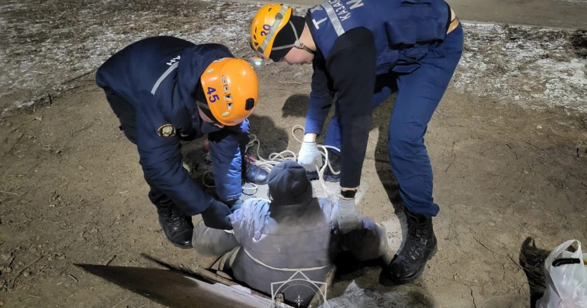 Оралда ер адам үш метрлік кәріз құдығына құлап кетті