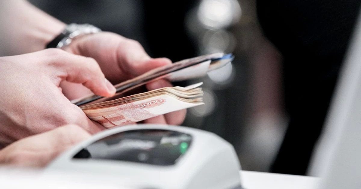 Сауда үйінің қызметкері зейнеткердің шотынан ірі көлемде қаражат ұрлаған