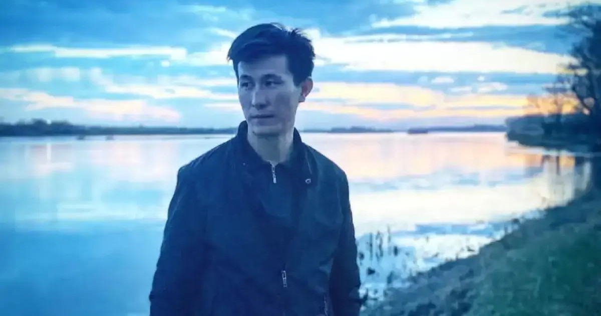 Семейде шырша безендіру кезінде құлаған мұғалімнің жай-күйі белгілі болды