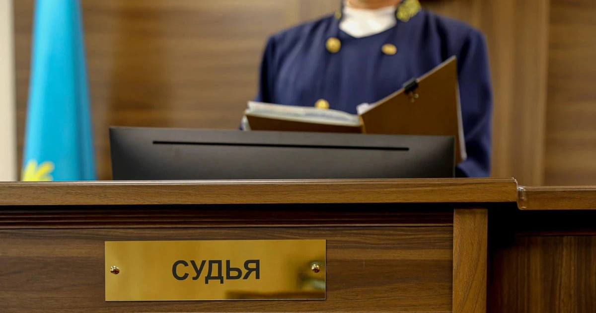 Шымкентте көшеде ішкиіммен жарнамаға түскен қызға сот үкімі шықты