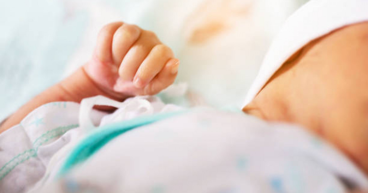 Алматыда әйел жаңа туған сәбиін тұрғын үйдің кіреберісіне тастап кеткен