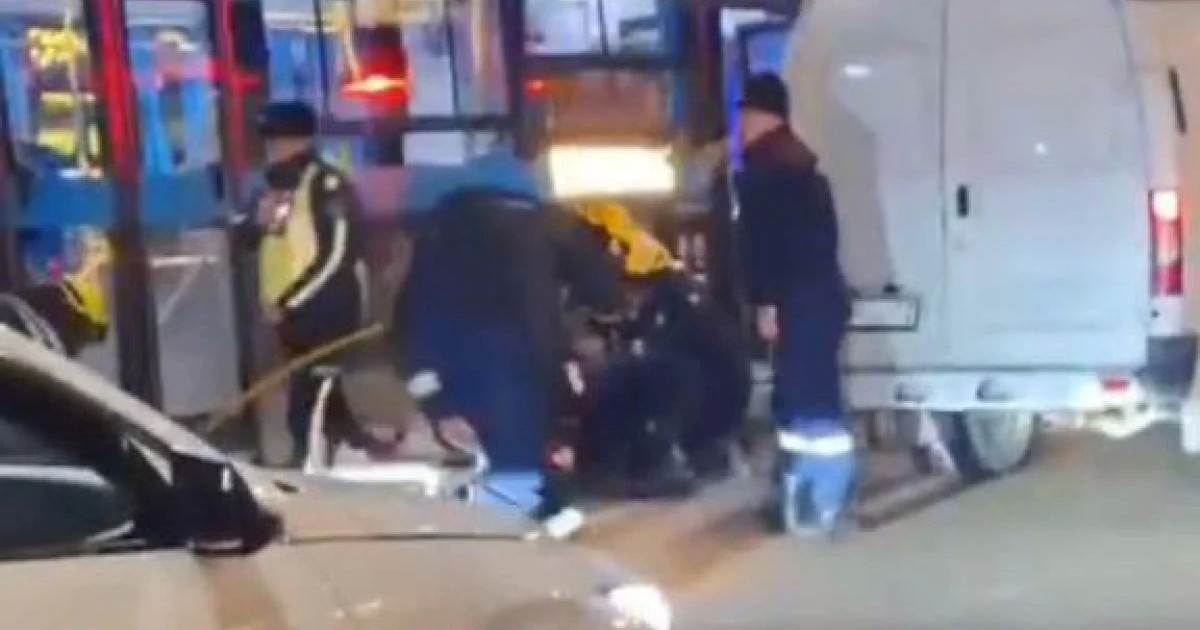 Алматыда жас жігітті троллейбус қағып, мерт қылды