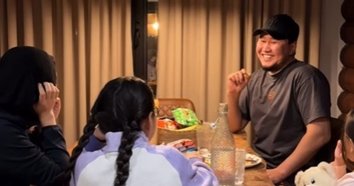 «Балаларына туған әкедей болу – үлкен жауапкершілік»: актриса Жахан Отарғалиевке кеңес берді