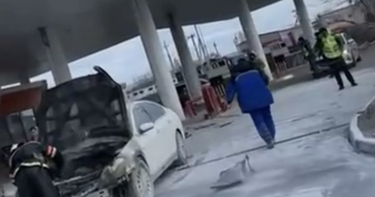 Атырауда жанармай бекетінде көлік өртенді