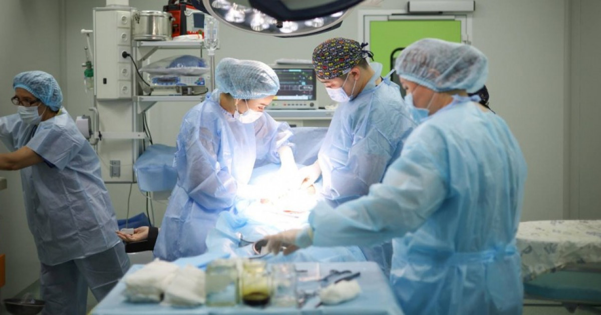 Атыраулық дәрігерлер жүкті әйелге күрделі ота жасап, аман алып қалды