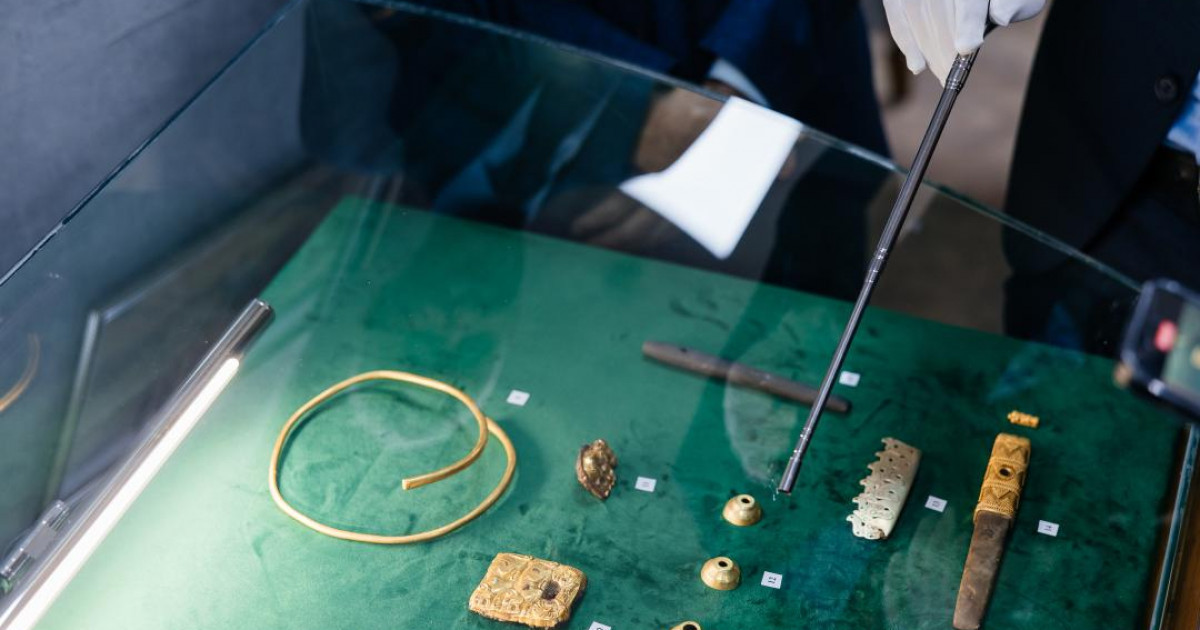 Елімізде бұрын-соңды кездеспеген алтын тұтқасы бар сынама тастар табылды