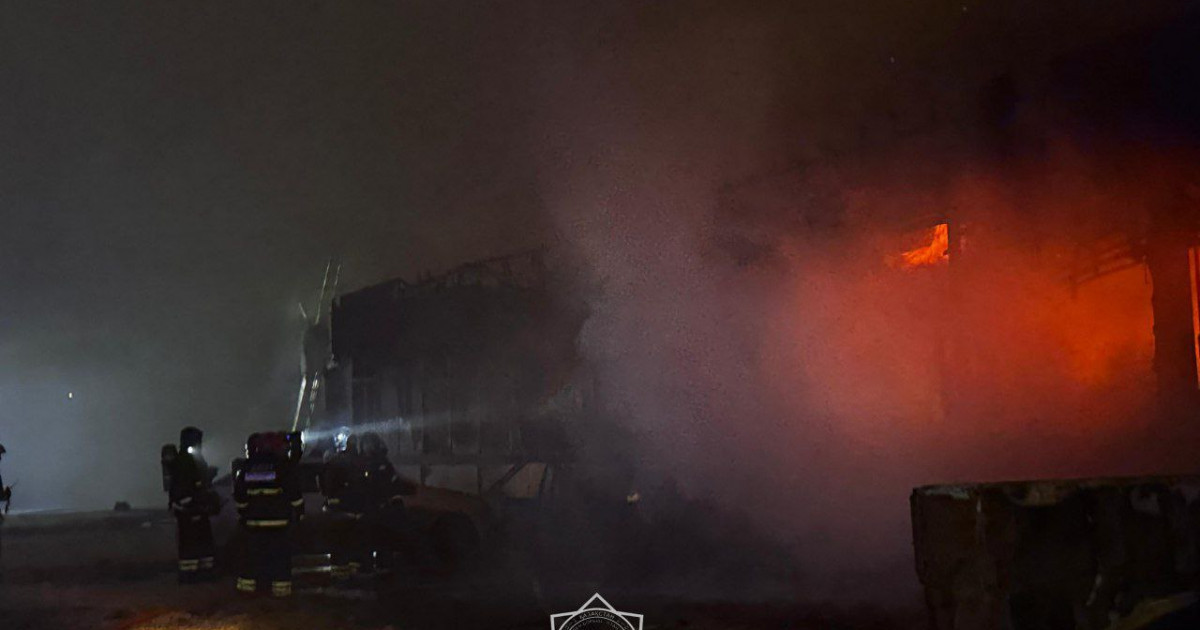 Петропавлда көппәтерлі тұрғын үйдің астындағы азық-түлік дүкені өртенді