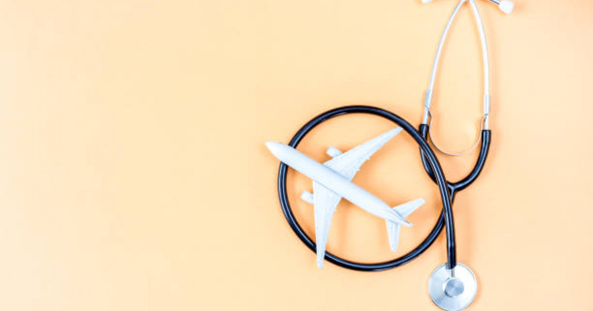 Тағы бір дәрігер ұшақта жолаушыны өлімнен құтқарып қалды