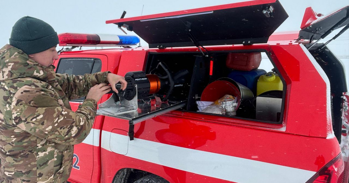 Атыраулық құтқарушылар тасжолда апатқа ұшыраған жолаушылардың өмірін құтқарып қалды