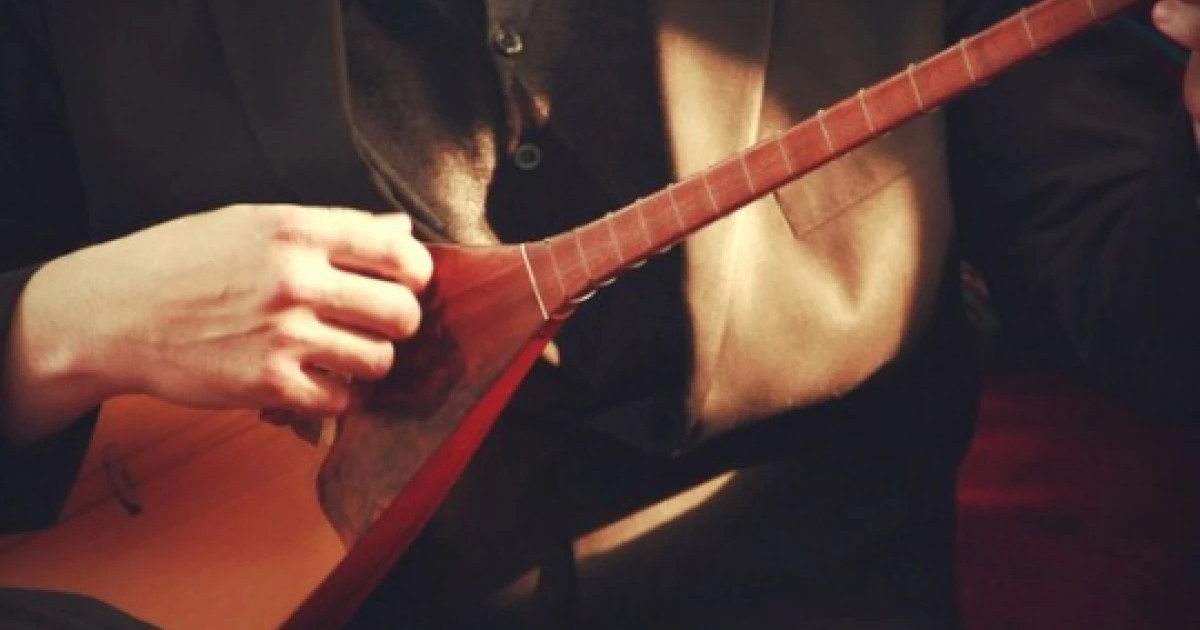 Домбырамен күй шерткенде қағыс түрлерін білесіз бе?