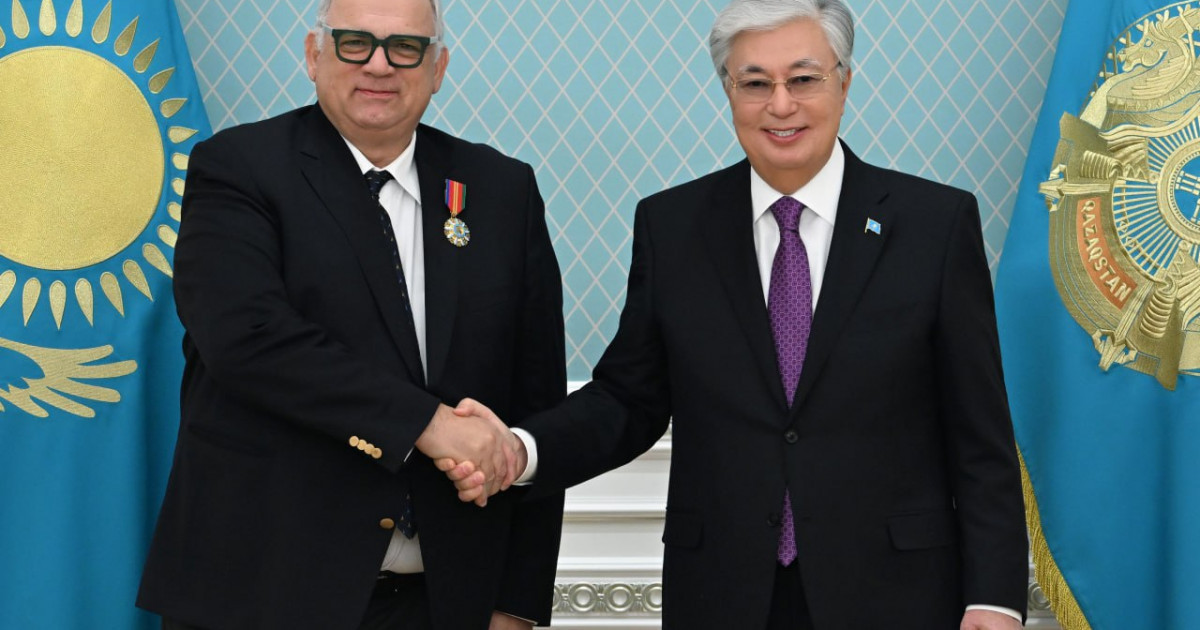 Қасым-Жомарт Тоқаев Халықаралық күрес федерациясының президентін марапаттады