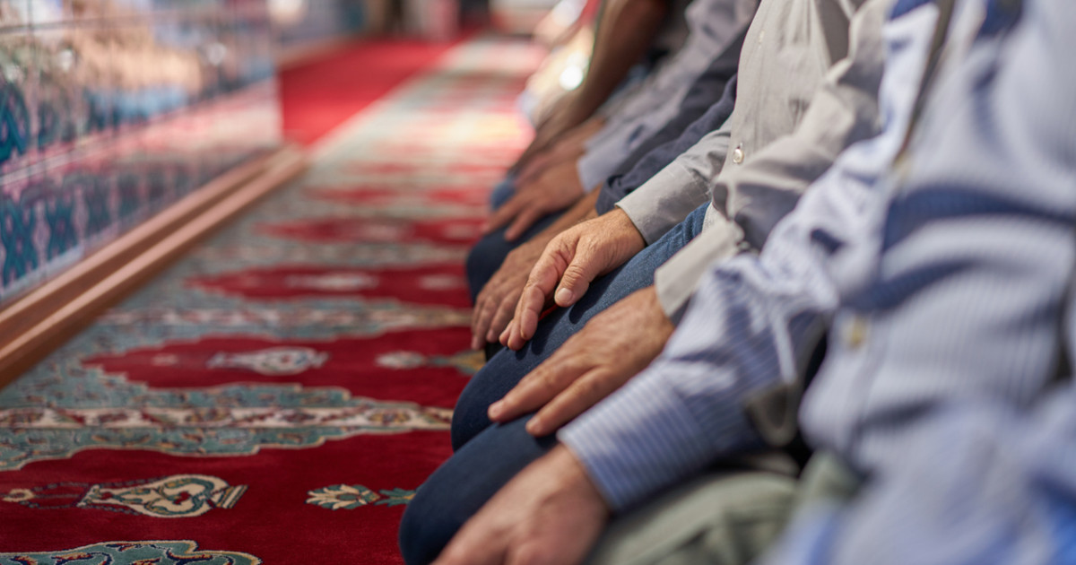 «Қызымды мешіттің артында зорлаған»: 15 жасар қыз жүкті болып қалған