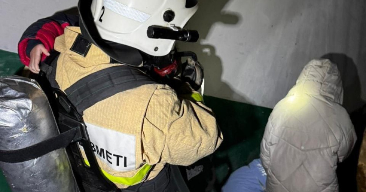 Таразда көпқабатты үй өртеніп, 60 адам эвакуацияланды