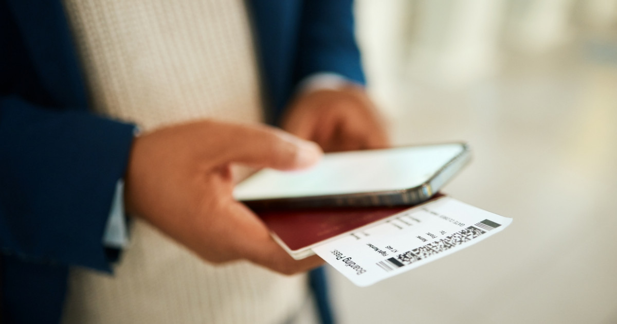 Жалған билетпен ұшпақ болған жолаушы көшеде қар тазалайтын болды