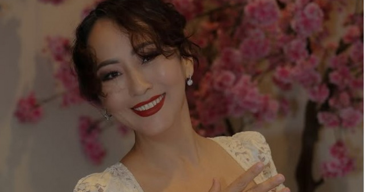 «Байлыққа малынып отырмын»: Айгүл Иманбаева қымбат сыйлықтарын көрсетті