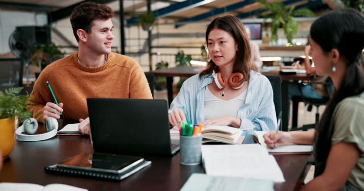 «Болашақ» бағдарламасы: Ғылым және жоғары білім министрлігі нені жасырып отыр?