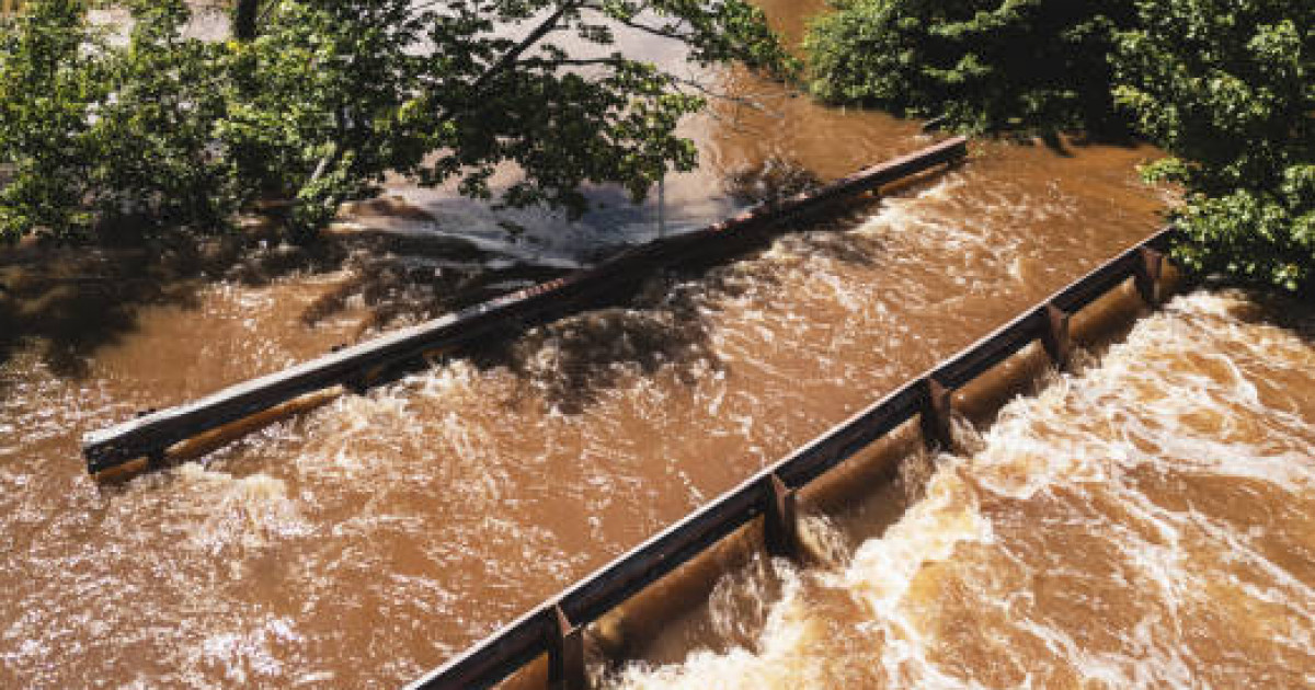 Екі жағынан су шайып кетті: Батыс Қазақстанда көпірді қалпына келтірді