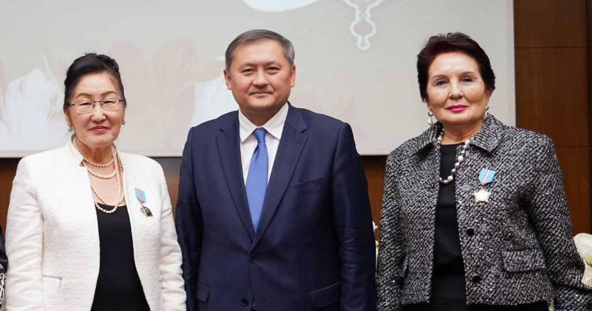 Қазақ ұлттық қыздар педагогикалық университетінің профессорлары «Құрмет» орденімен марапатталды