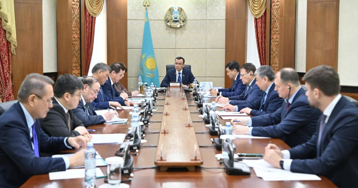 Мәулен Әшімбаевтың төрағалығымен бюро отырысы