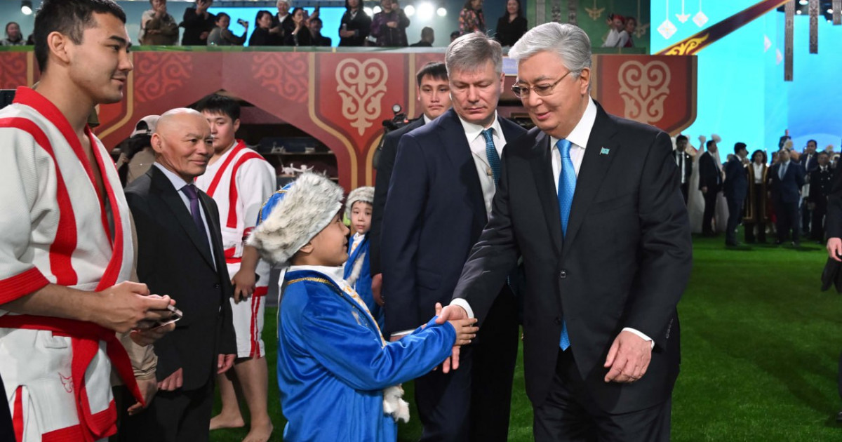 Мемлекет басшысы этноауылдағы қолөнер жәрмеңкесіне барды