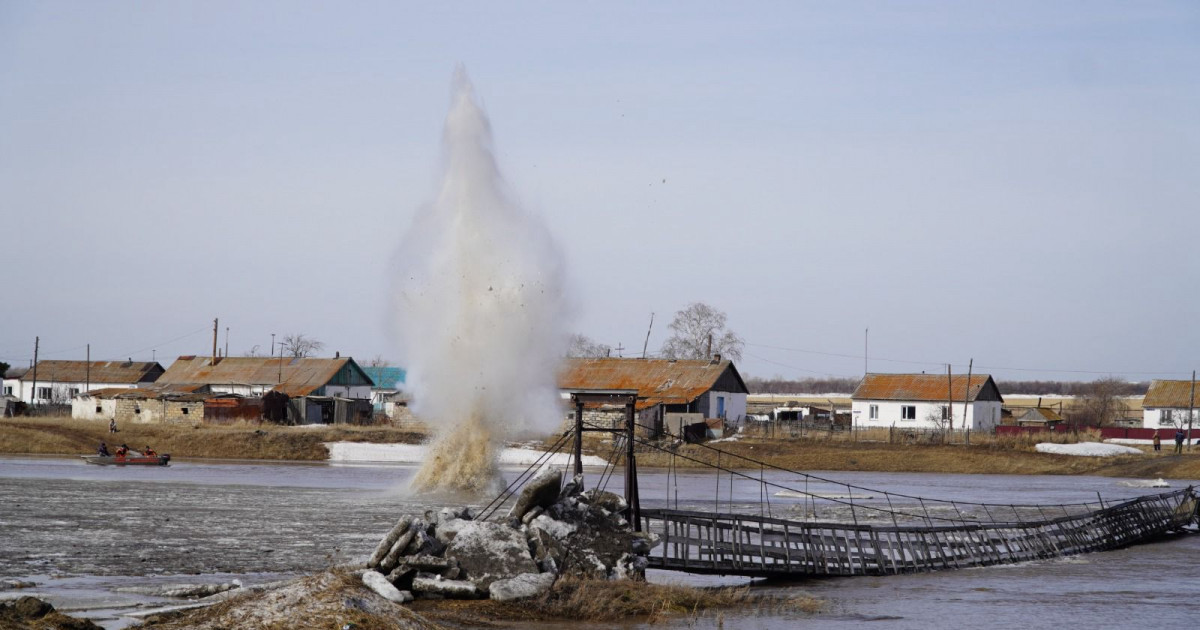 Шағалалыда көпірді су шайып кетті