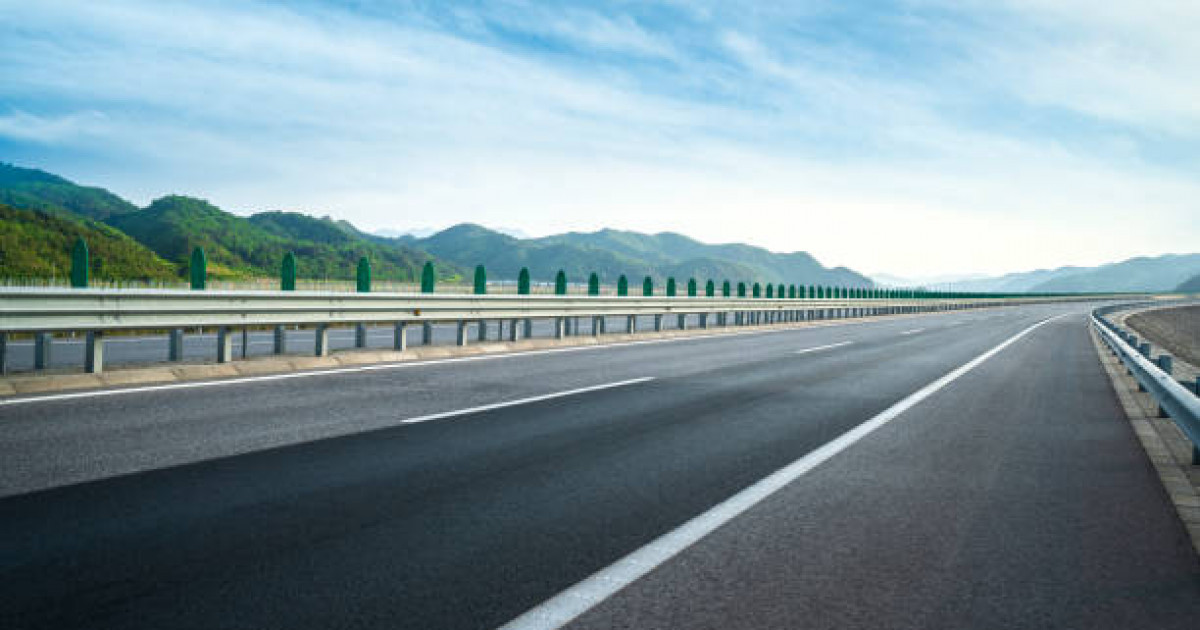 Астана – Қарағанды автожолында жаңа жарық шағылдырғыш элементтері мен инновациялық жол белгісі орнатылды