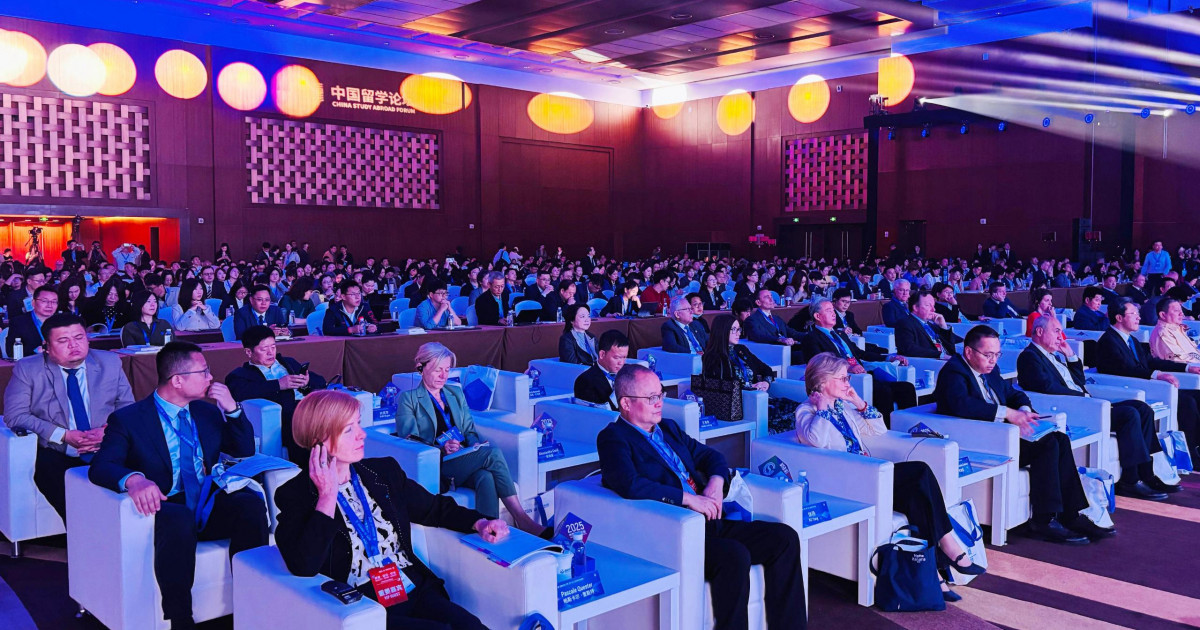 ҚазҰПУ өкілдері Қытай халықаралық білім көрмесіне қатысып жатыр